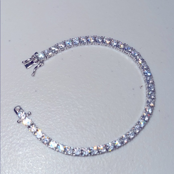 og jewelers Jewelry - New Swarovski big stones 925 Elegant Silver Tennis Bracelet!